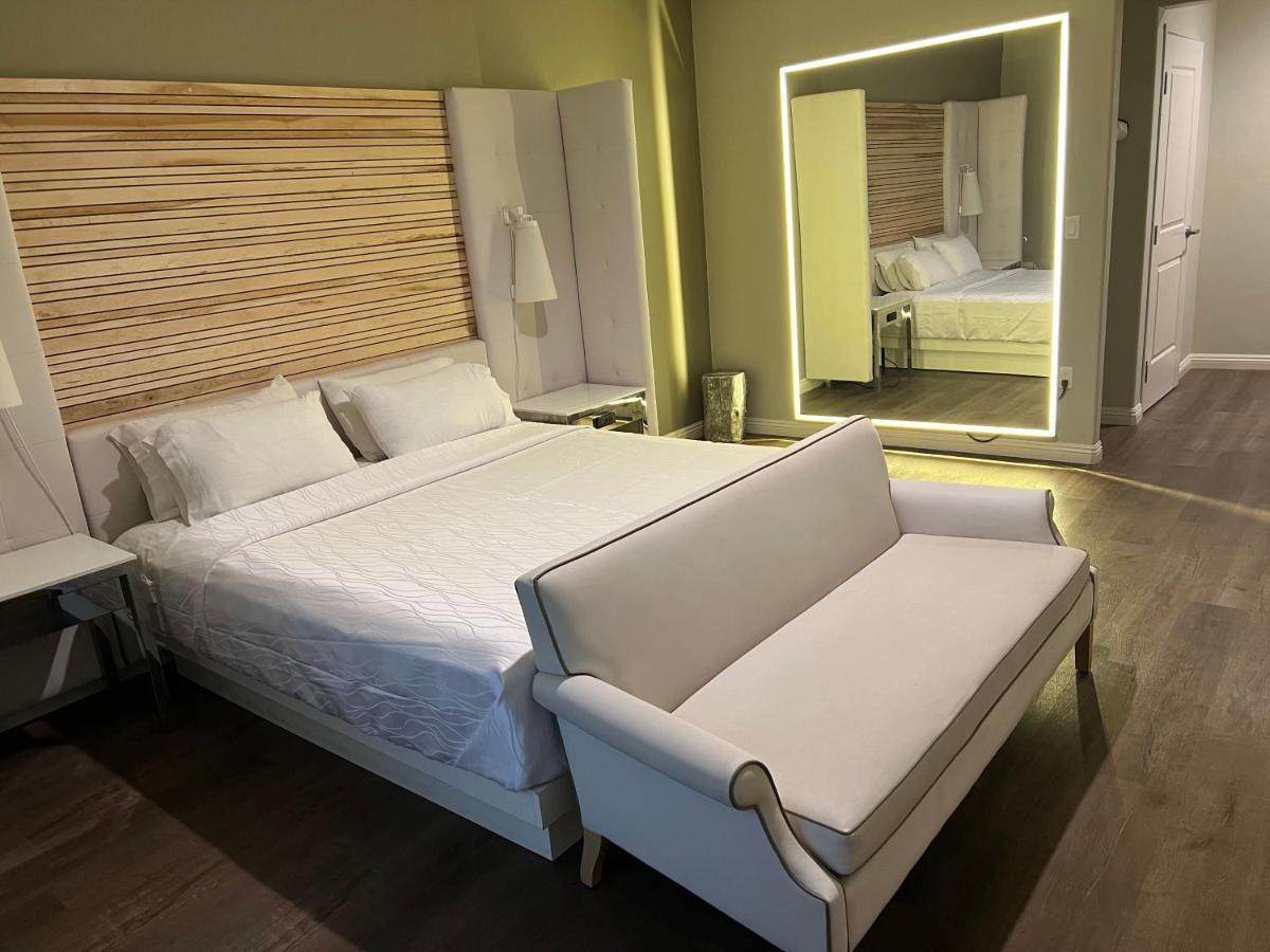 Aspire Inn & Suites Ориндж Екстериор снимка