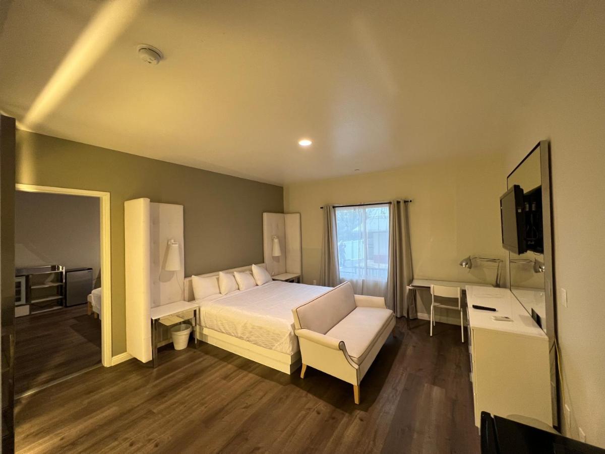 Aspire Inn & Suites Ориндж Екстериор снимка