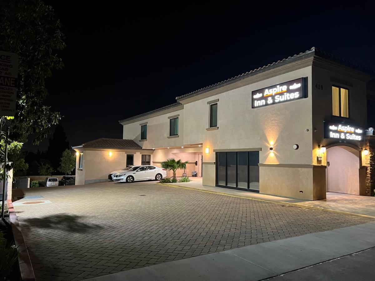 Aspire Inn & Suites Ориндж Екстериор снимка